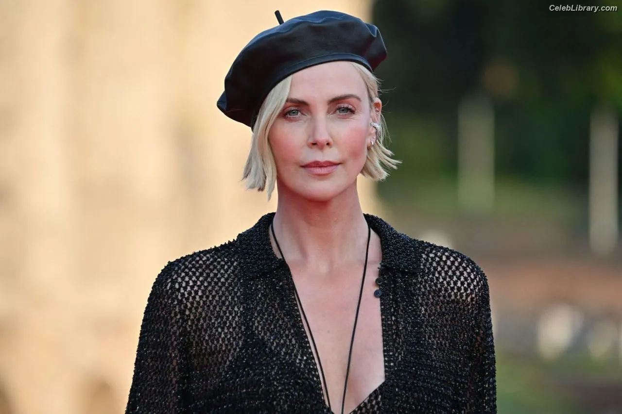 Charlize Theron photo 3 of 871
