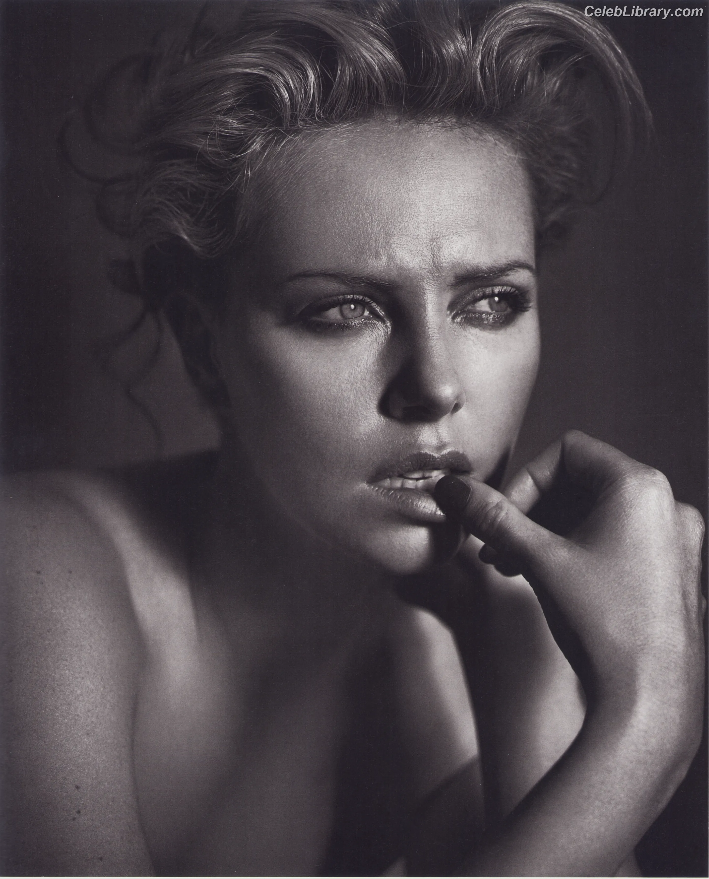 Charlize Theron photo 16 of 871