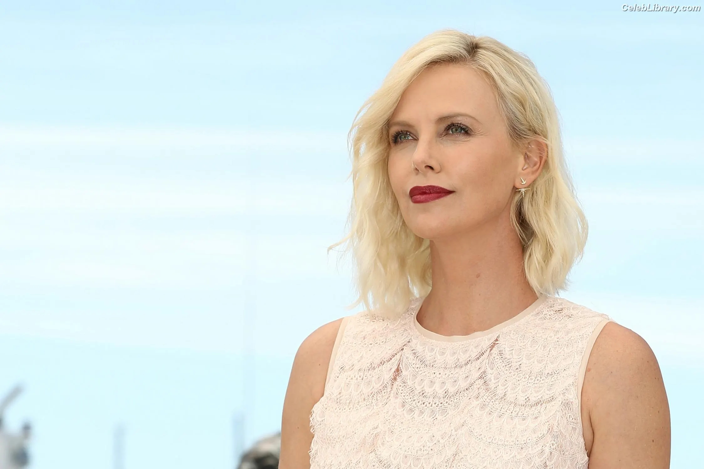 Charlize Theron photo 17 of 871