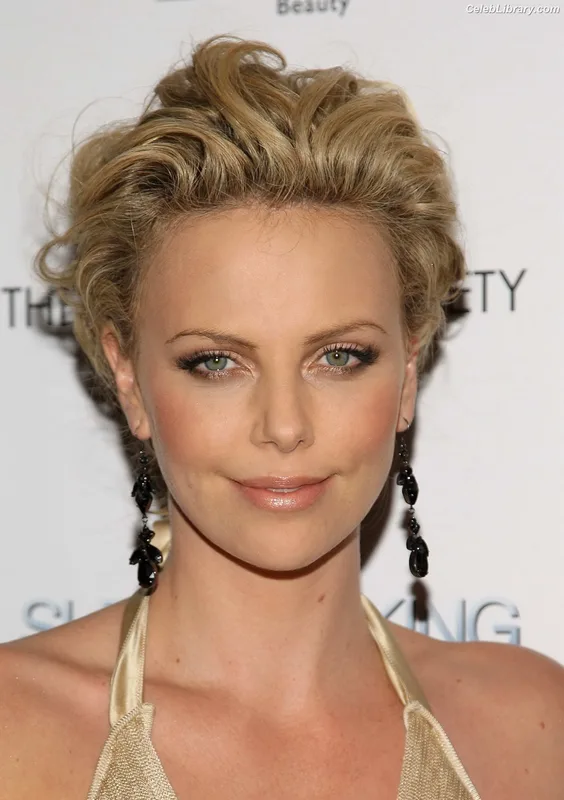 Charlize Theron photo 3 of 884