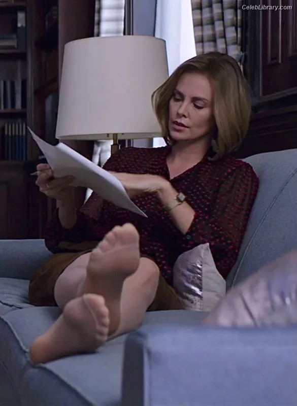 Charlize Theron photo 3 of 884