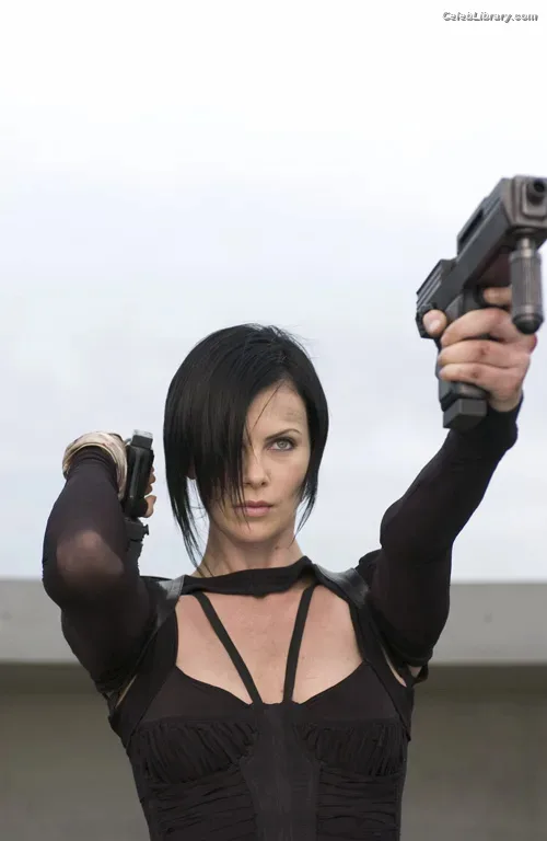 Charlize Theron photo 12 of 884