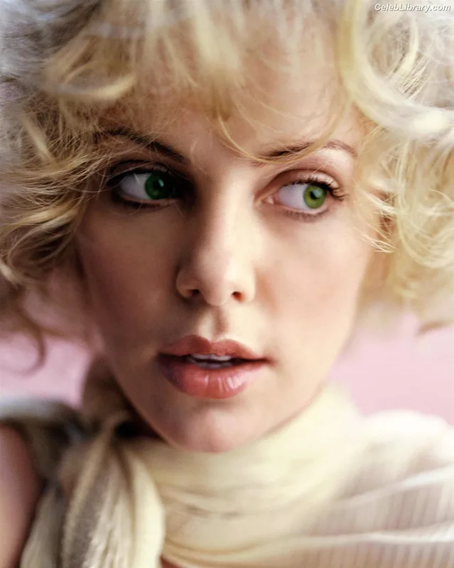 Charlize Theron photo 9 of 884
