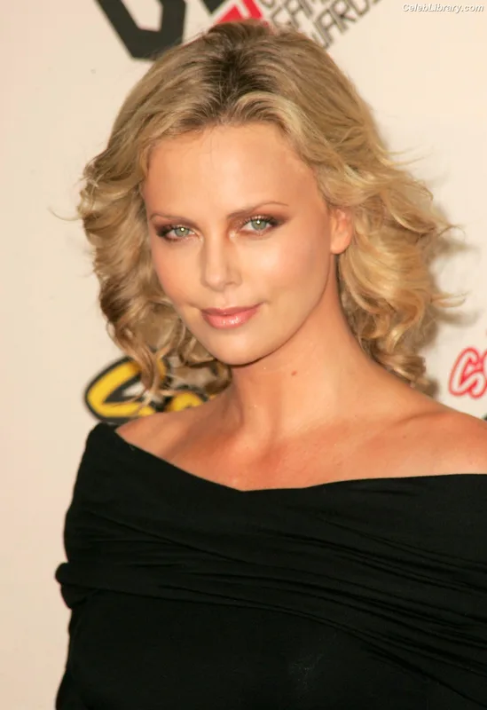 Charlize Theron photo 5 of 884