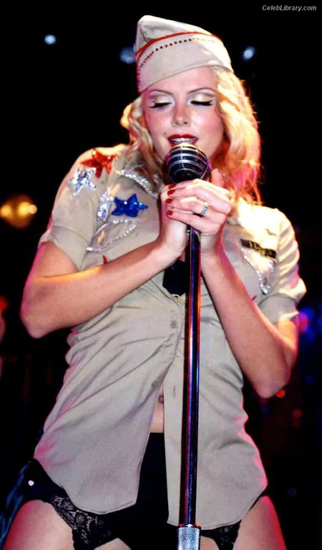 Charlize Theron photo 22 of 884