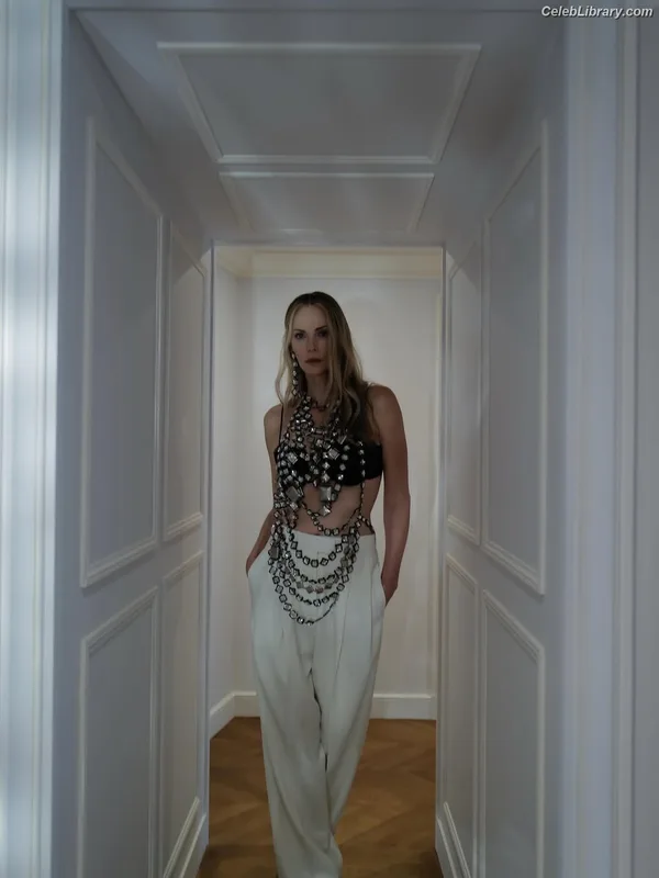 Charlize Theron photo 1 of 884