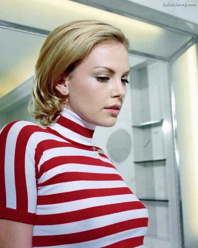 Charlize Theron photo 9 of 884