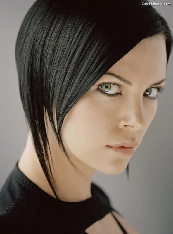Charlize Theron photo 10 of 884