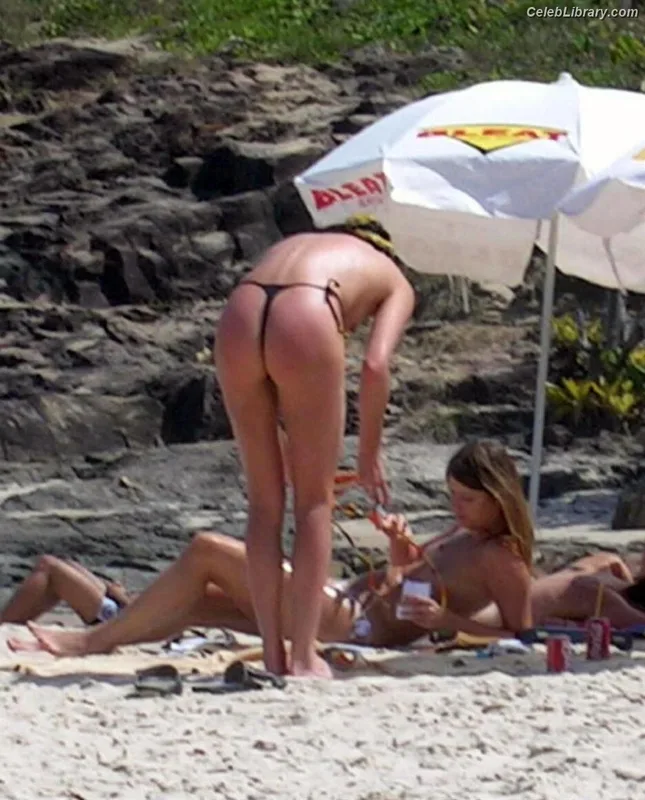 Charlize Theron photo 4 of 884