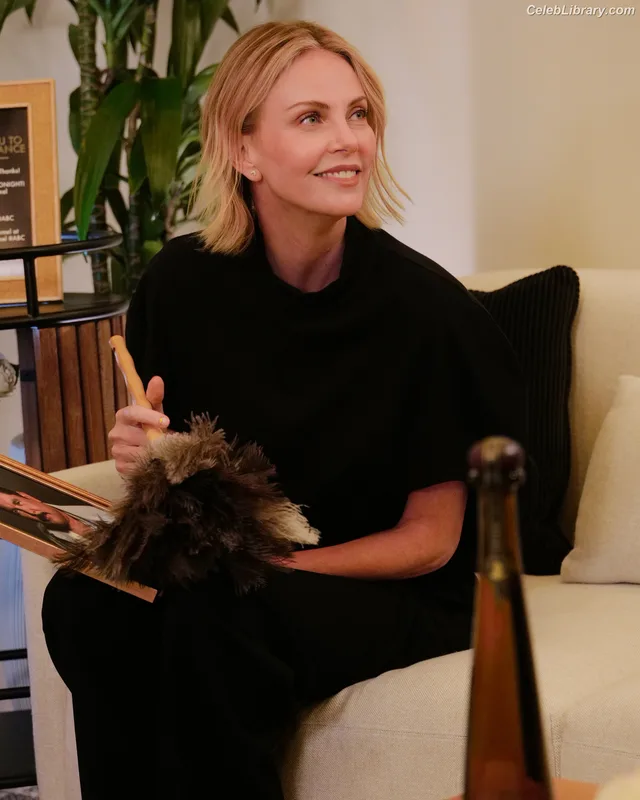 Charlize Theron photo 20 of 884