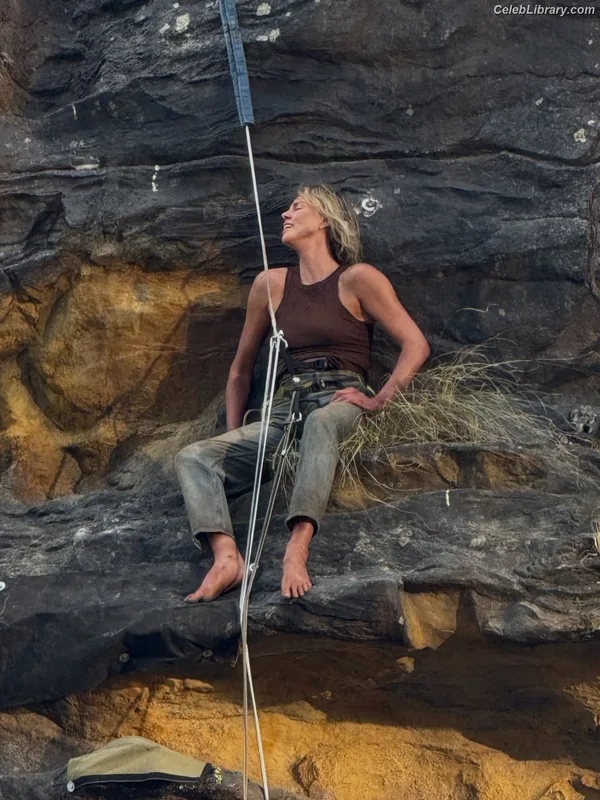Charlize Theron photo 1 of 884