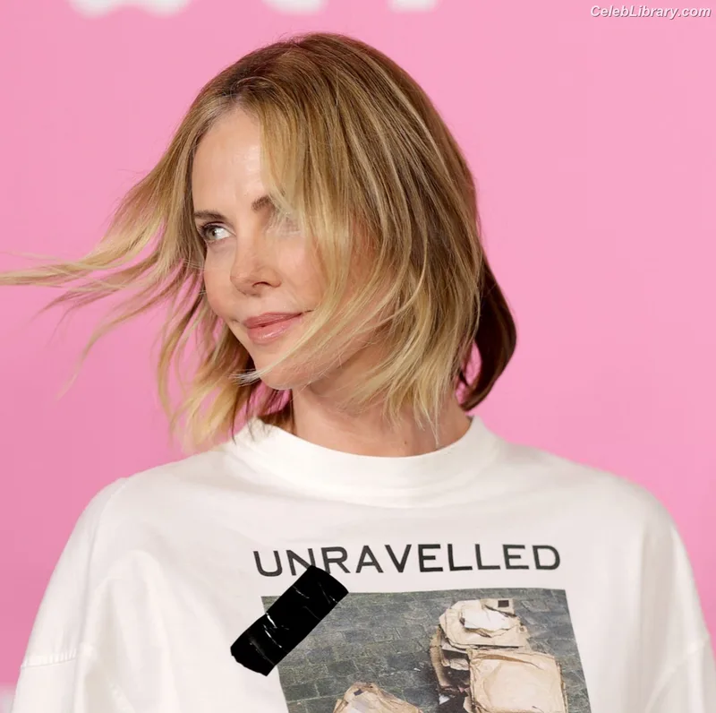 Charlize Theron photo 17 of 884