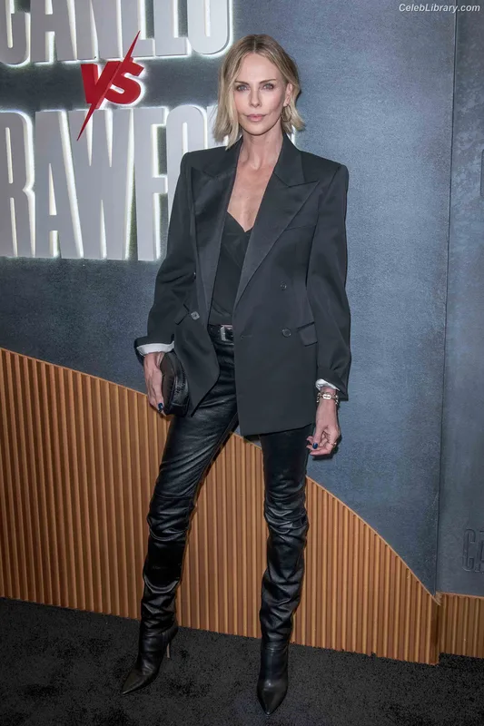 Charlize Theron photo 23 of 884