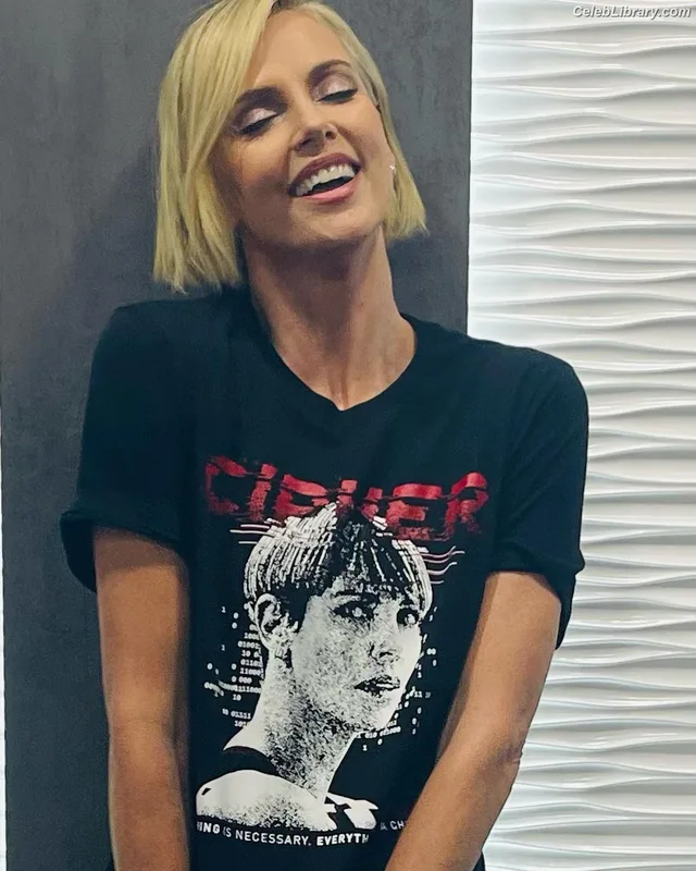 Charlize Theron photo 9 of 884