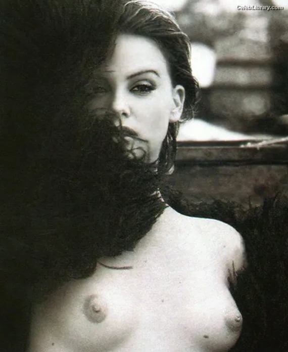 Charlize Theron photo 16 of 884