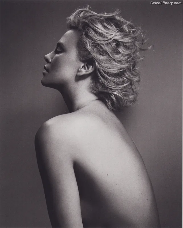 Charlize Theron photo 23 of 884