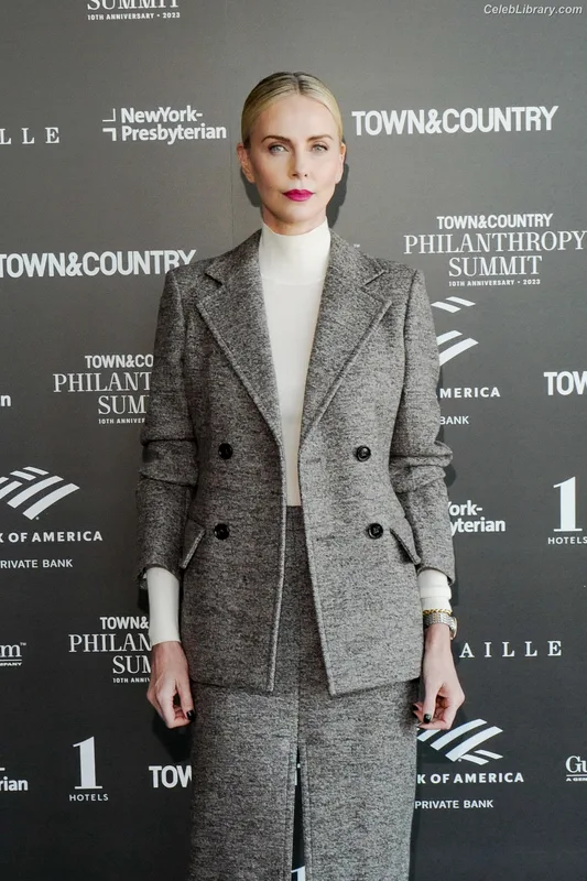 Charlize Theron photo 9 of 884