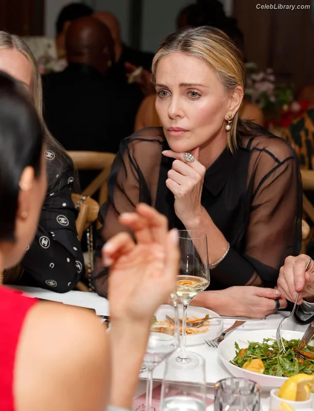 Charlize Theron photo 22 of 884