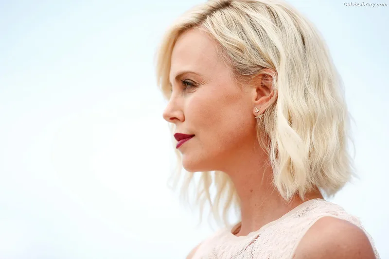 Charlize Theron photo 8 of 884