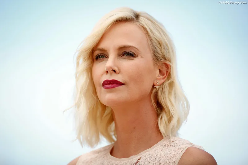 Charlize Theron photo 9 of 884