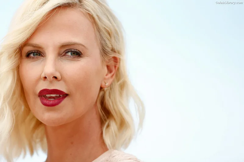 Charlize Theron photo 11 of 884