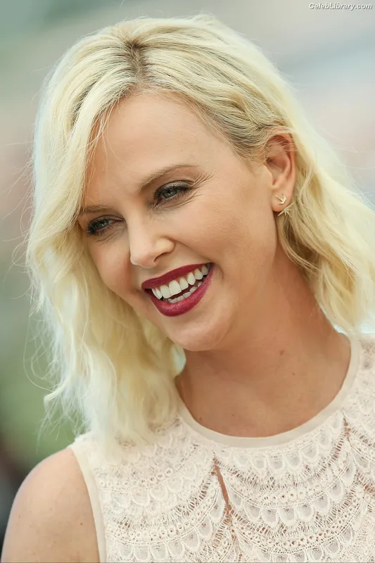 Charlize Theron photo 13 of 884