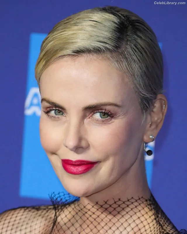 Charlize Theron photo 19 of 884