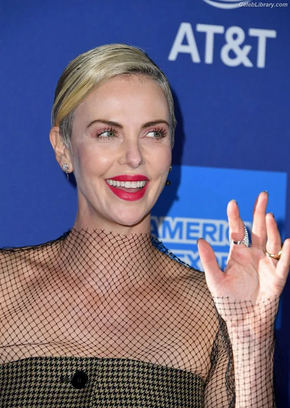 Charlize Theron photo 3 of 884