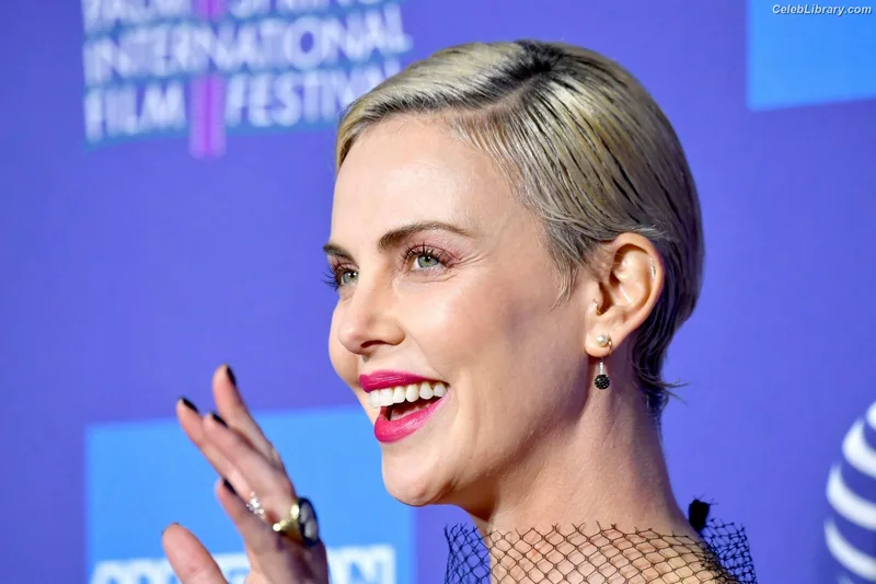 Charlize Theron photo 8 of 884