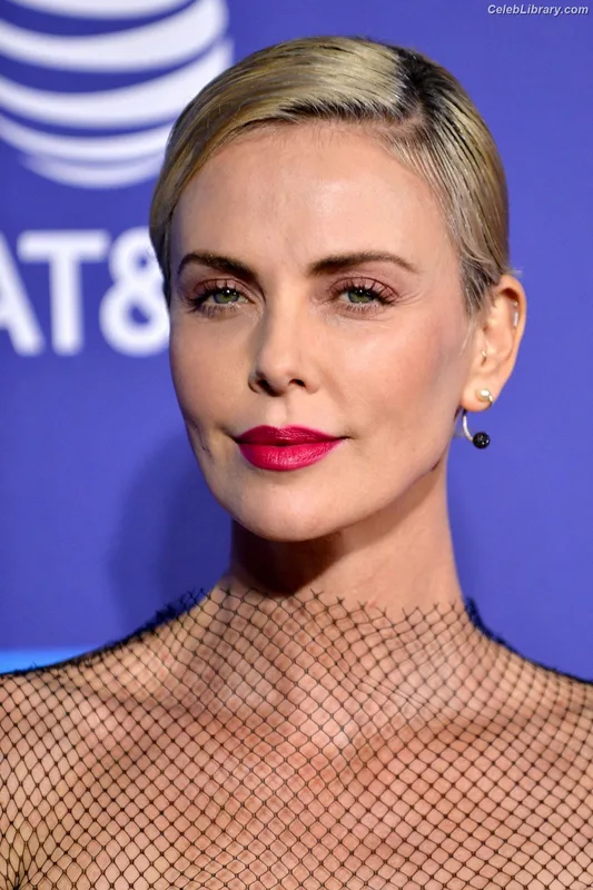 Charlize Theron photo 13 of 884