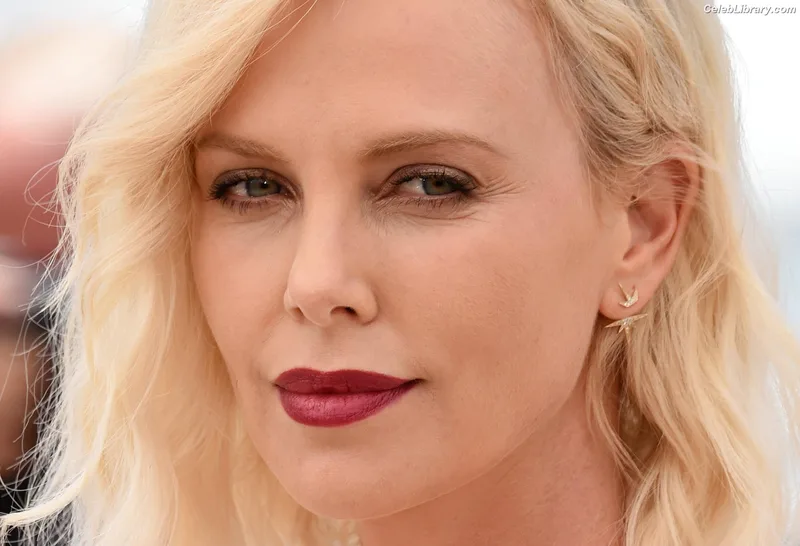 Charlize Theron photo 15 of 884