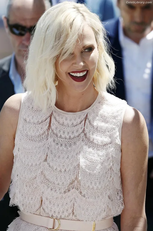 Charlize Theron photo 8 of 884