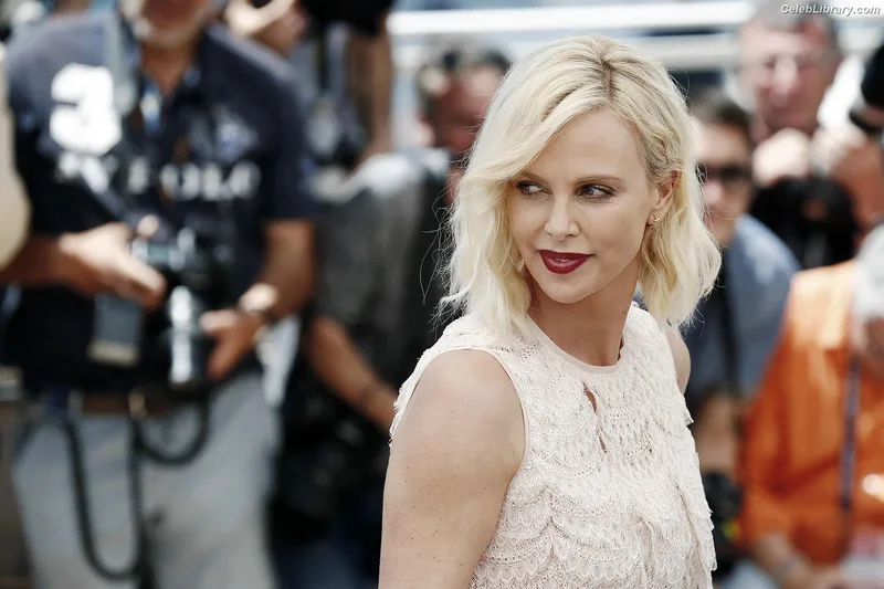 Charlize Theron photo 9 of 884
