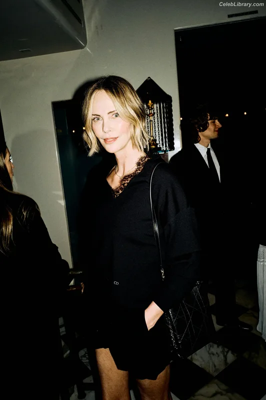 Charlize Theron photo 19 of 884