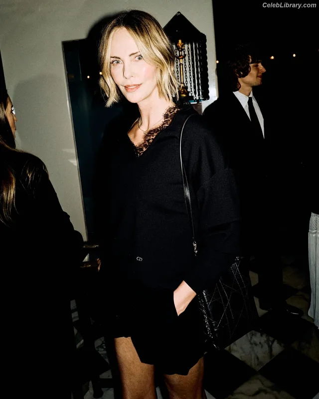Charlize Theron photo 24 of 884
