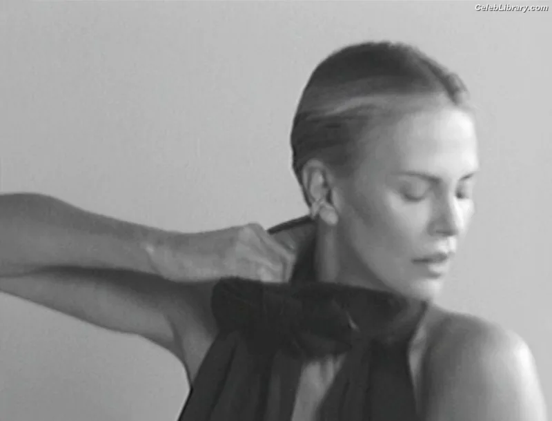 Charlize Theron photo 3 of 884