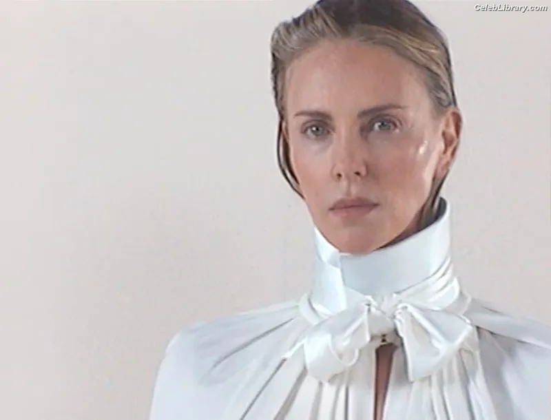 Charlize Theron photo 4 of 884