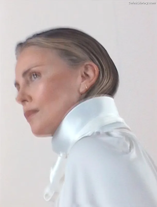Charlize Theron photo 13 of 884