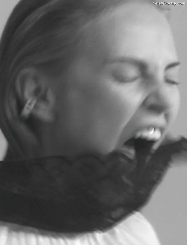 Charlize Theron photo 19 of 884