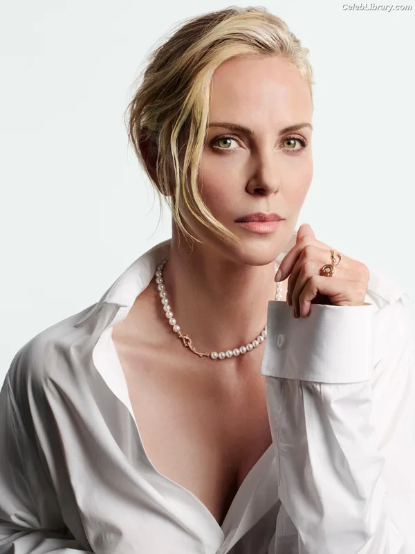 Charlize Theron photo 24 of 884