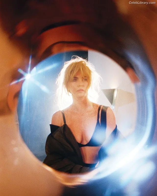 Charlize Theron photo 11 of 884