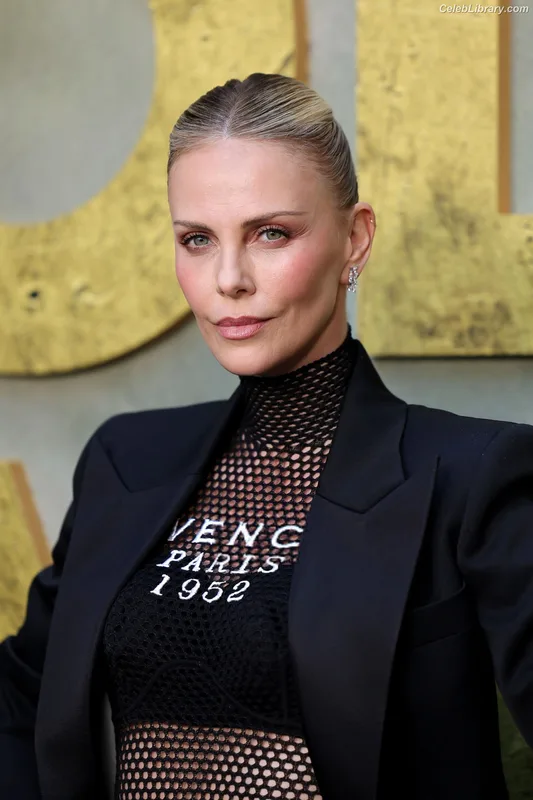 Charlize Theron photo 13 of 884