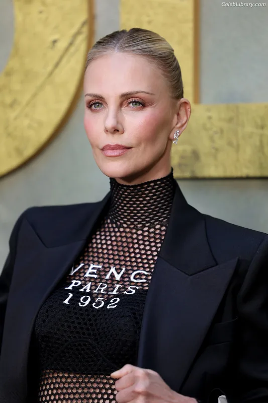 Charlize Theron photo 19 of 884