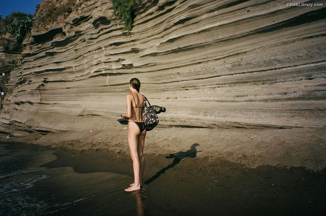 Charlotte Cardin photo 5 of 74