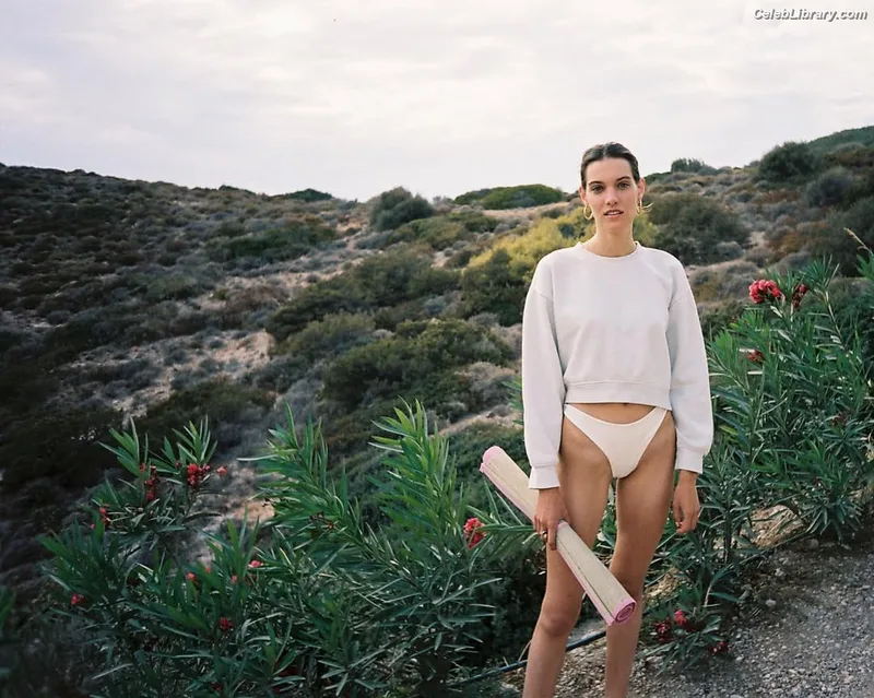 Charlotte Cardin photo 4 of 75