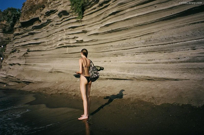 Charlotte Cardin photo 5 of 75