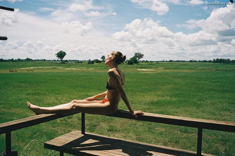 Charlotte Cardin photo 6 of 75