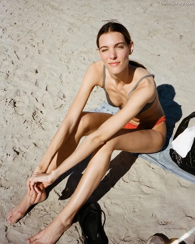 Charlotte Cardin photo 11 of 75