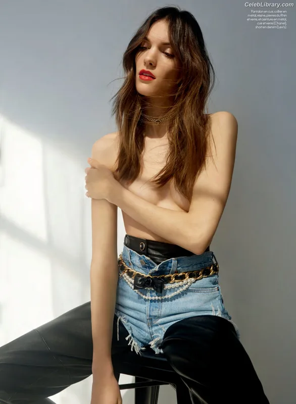 Charlotte Cardin photo 14 of 75