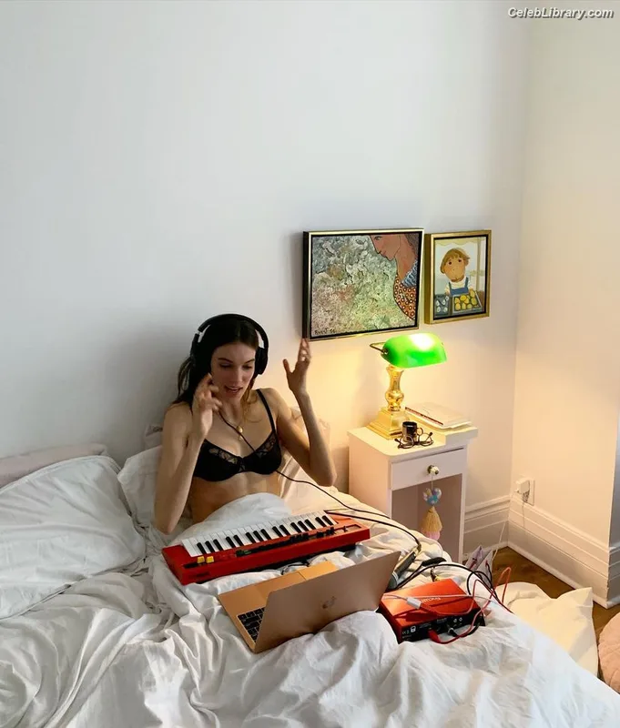Charlotte Cardin photo 16 of 75